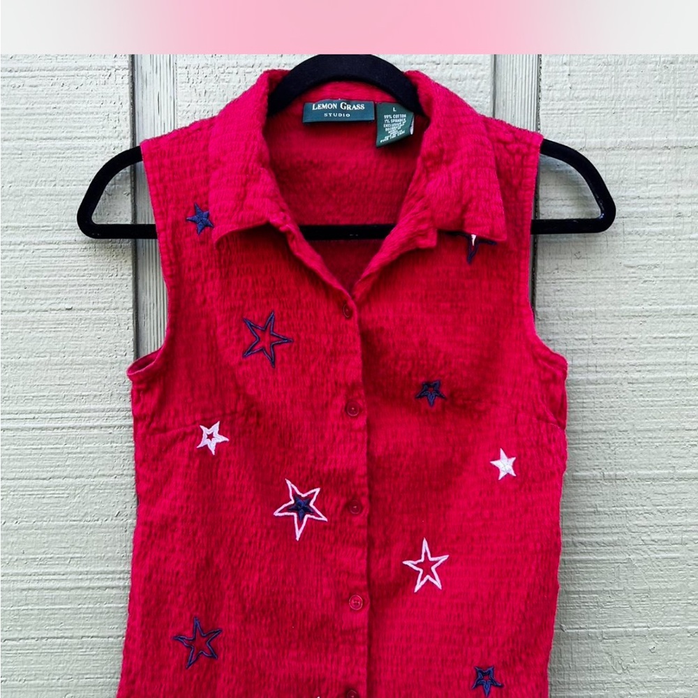 Red Sleeveless Button-Up Top with Star Embroidery